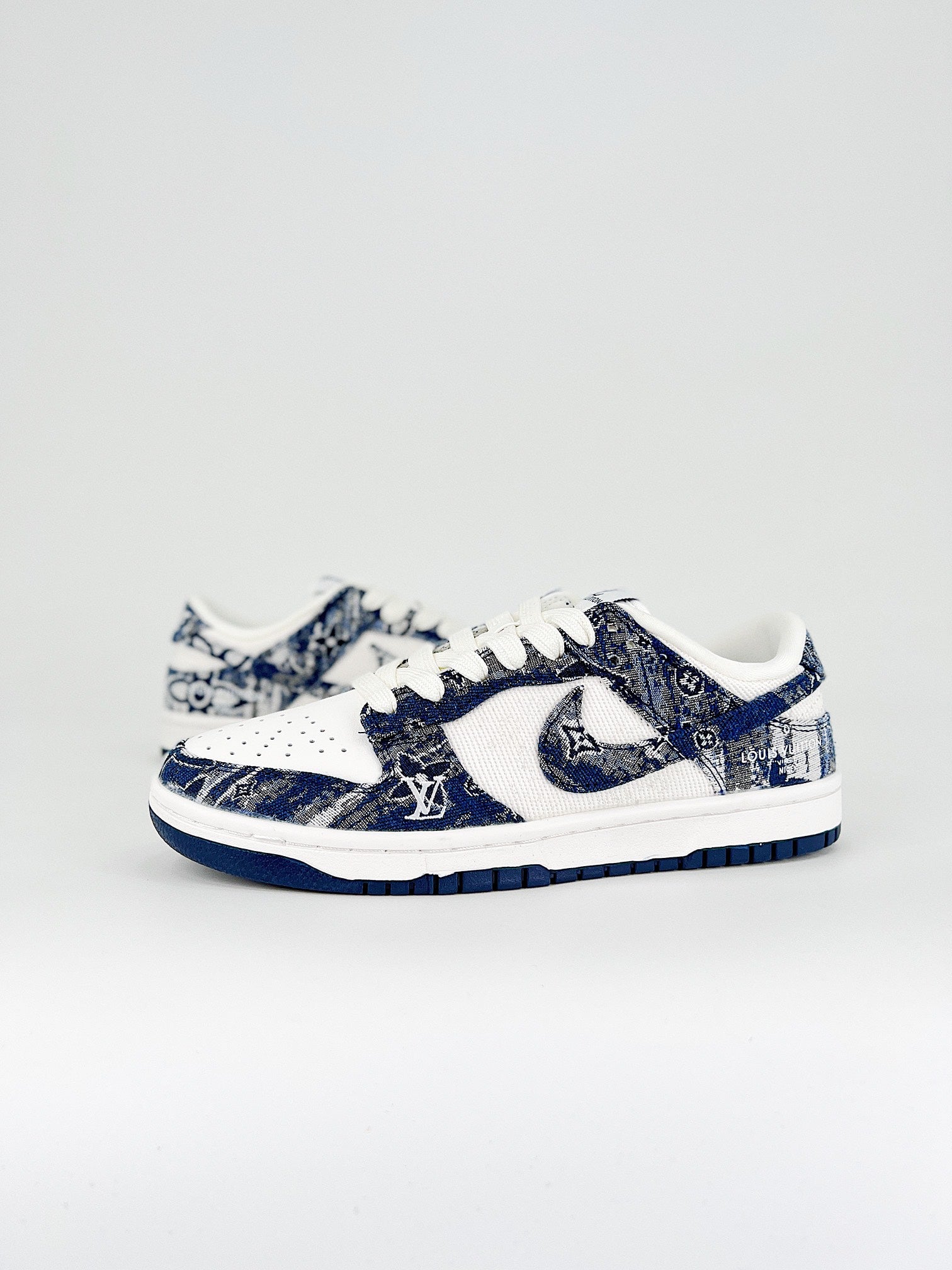 NIKE DUNK SB LOW LV