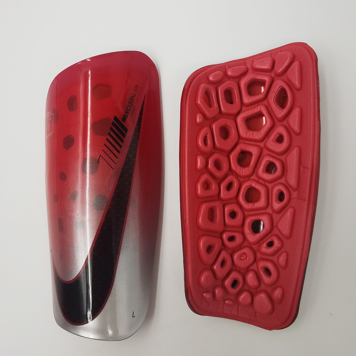 NIKE RED SHIN GUARD