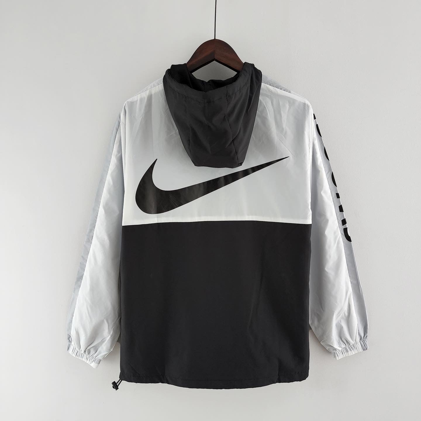 Windbreaker white and black