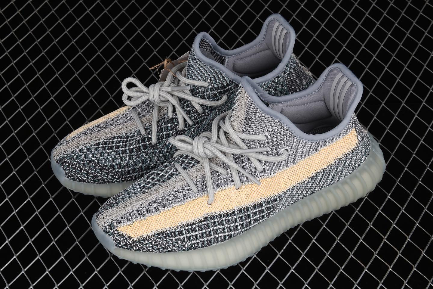 . Ad Yeezy 350 Boost V2“Ash Blue”GY765