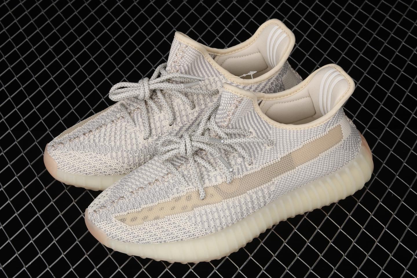 . Ad Yeezy 350 Boost V2