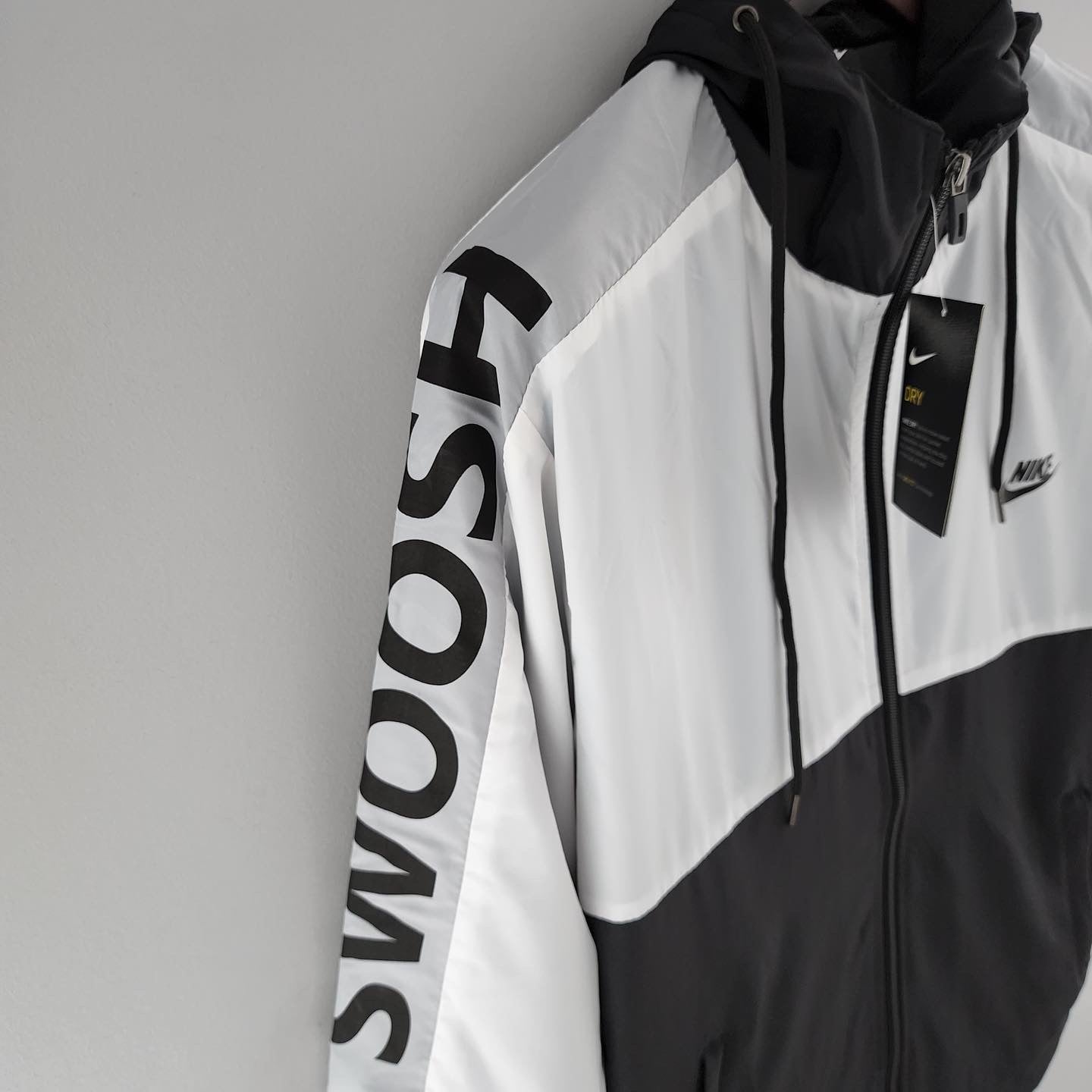 Windbreaker white and black